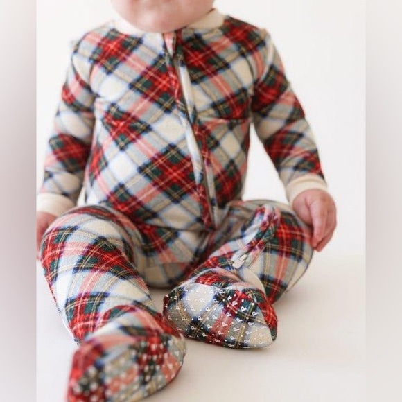 Posh Peanut Marqui Pacci Footie 0-3 EUC Holiday Plaid - Picture 2 of 9